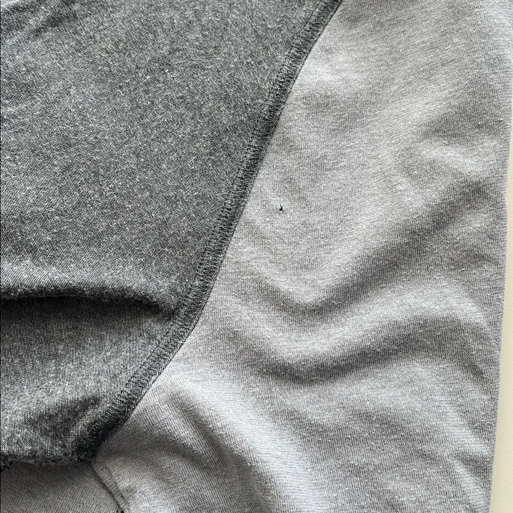 Nike Jordan Raglan Graphic Short Sleeve TShirt Gray Size Large - *Flaw